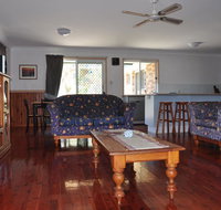 23 Carlo Road - Lowset family home within walking distance to the shopping centre. Pet friendly - ACT Tourism