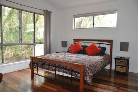 24 Esprit Drive - Beach Home With Open Plan Living And Walking Distance To Beach - ACT Tourism 3