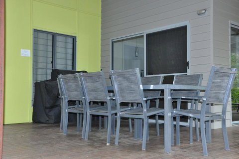 24 Esprit Drive - Beach Home With Open Plan Living And Walking Distance To Beach - ACT Tourism 2