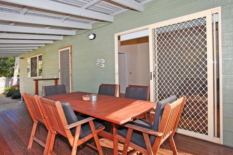 24 Sundew Street, Mudjimba - 500 Bond - Pet Friendly, Linen Supplied, WIFI, Air Cond. - ACT Tourism 3