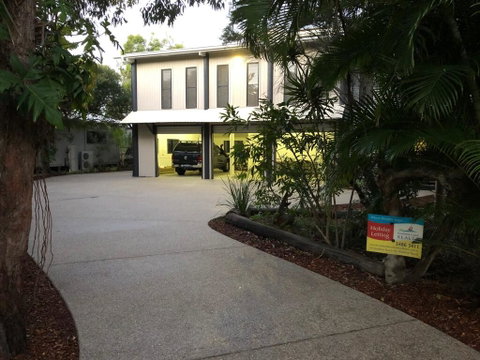 25 Naiad Court - Rainbow Shores, The Ultimate Beachside Executive Property, Air Conditioned - ACT Tourism 0