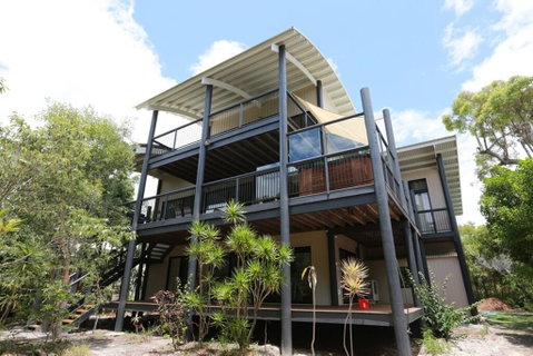 25 Naiad Court - Rainbow Shores, The Ultimate Beachside Executive Property, Air Conditioned - ACT Tourism 3