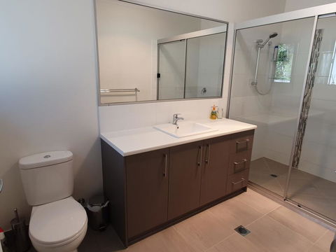 26 Satinwood Drive- Low Set Modern, Sleeps 8 - ACT Tourism 0