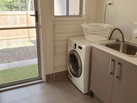 26 Satinwood Drive- Low Set Modern, Sleeps 8 - ACT Tourism 1