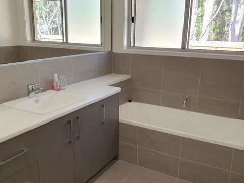 26 Satinwood Drive- Low Set Modern, Sleeps 8 - ACT Tourism 2