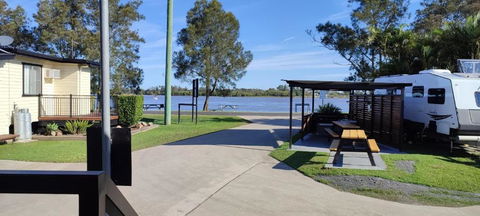 Browns Rocks Caravan Park - ACT Tourism 0