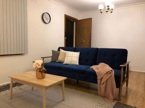 CAMPBELLTOWN HOLIDAY HOME 3 BED + FREE PARKING NCA039 - ACT Tourism 3