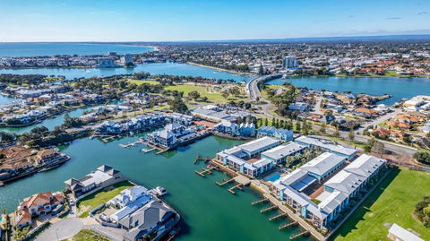 C Mandurah Apartment Resort - ACT Tourism 0