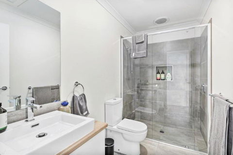 CASA EMEC- PETS WELCOME Luxury, Aircon, Walk To The Shops And Beach! Outdoor Shower And Garage Parking - ACT Tourism 4