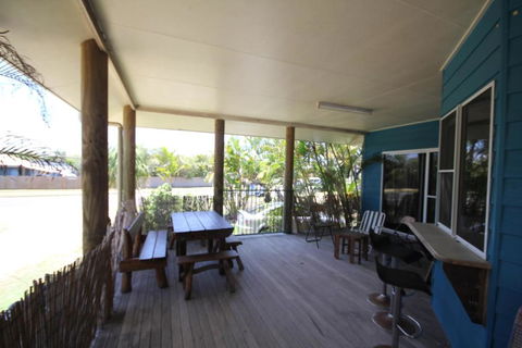 CASTAWAY BEACH HOUSE- NO Parties - NO Pets - ACT Tourism 3