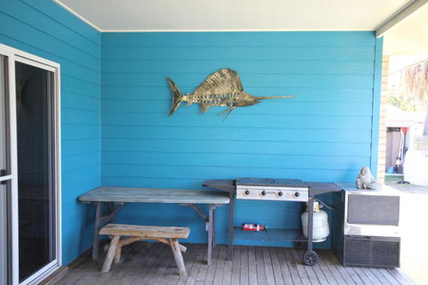 CASTAWAY BEACH HOUSE- NO Parties - NO Pets - ACT Tourism 4