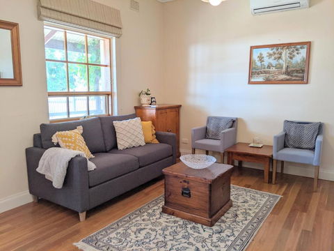 Cottage In Uraidla - ACT Tourism 1