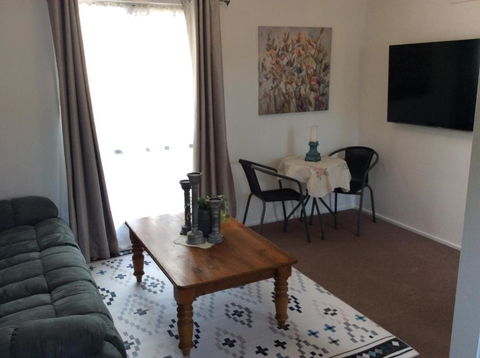Cozy Home Style Accommodation - ACT Tourism 3