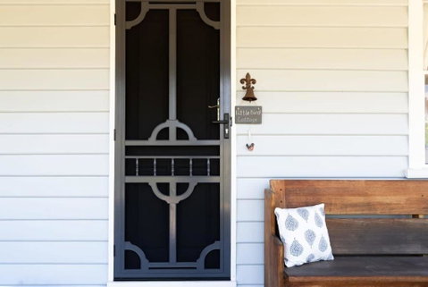 Cute As A Button Cottage In Charming Evandale - ACT Tourism 1