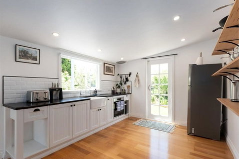 Cute As A Button Cottage In Charming Evandale - ACT Tourism 2