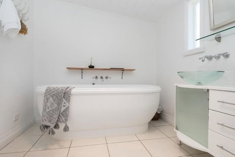 Cute As A Button Cottage In Charming Evandale - ACT Tourism 4