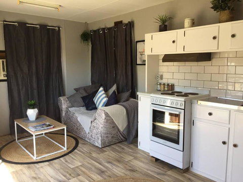 Cute Private Studio Flat With AIRCON! - ACT Tourism 4