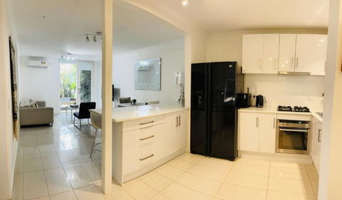 D101 Charming Apartment- Free Parking - ACT Tourism 4