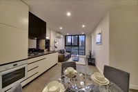 2BR Suites on Bourke Perfect Location Views