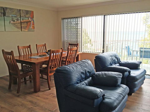 3 'Paradiso', 4 Laman Street - Aircon, Pool, Heart Of Town, Water Views - ACT Tourism 3
