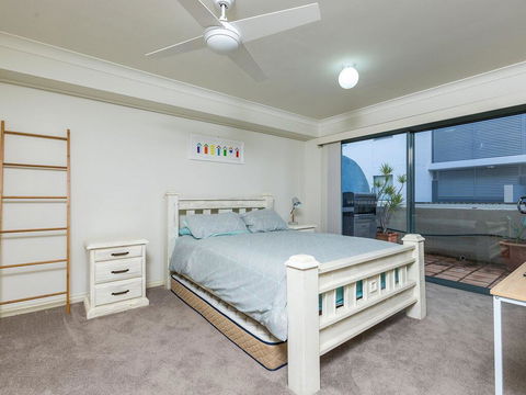 3 'Peninsula Waters', 2-4 Soldiers Point Rd - Beautiful Air Conditioned Unit With Pool, Lift & WIFI - ACT Tourism 0