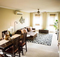 3 Bdrm House With Parking  Outdoor Entertaining - ACT Tourism