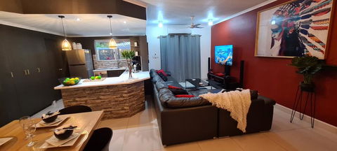 3 BEDROOM CITY ESCAPE - CHAMPAGNE STAYS Darwin - ACT Tourism 1