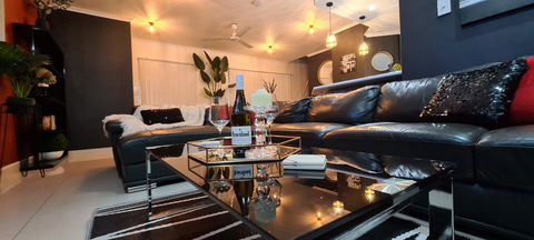 3 BEDROOM CITY ESCAPE - CHAMPAGNE STAYS Darwin - ACT Tourism 0