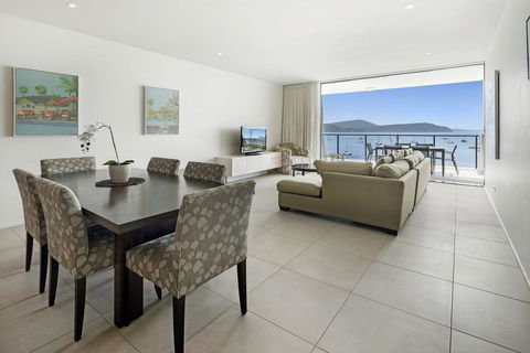 3 Bedroom Ultimate Luxury Waterfront - ACT Tourism 3