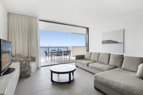 3 Bedroom Ultimate Luxury Waterfront - ACT Tourism 1