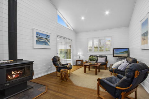 3 Macleay St, Narrawallee - ACT Tourism 2