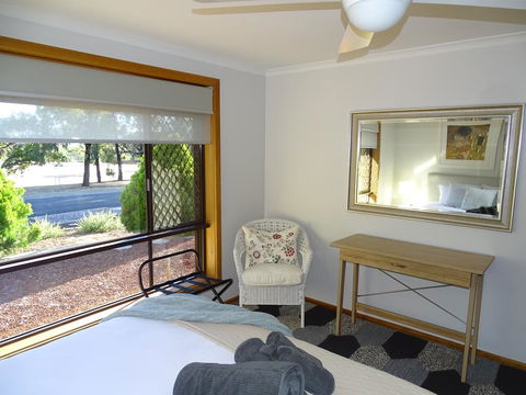 3 Pears On The Park McLaren Vale - ACT Tourism 1