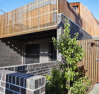 3-Bed House With Rooftop and Parking Near Yarra Park - ACT Tourism