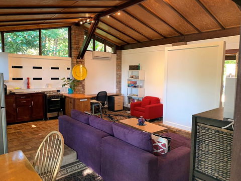 305 Montville - The Artist's Cottage - ACT Tourism 1