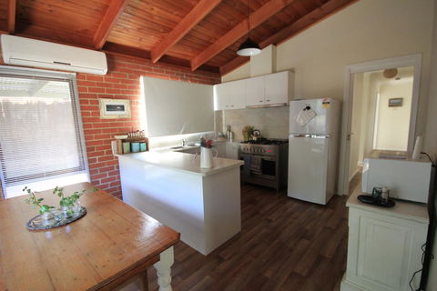 32 Owarra Street - ACT Tourism 0