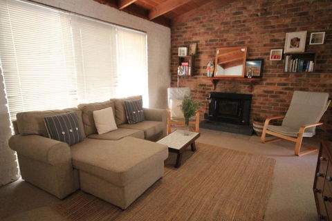32 Owarra Street - ACT Tourism 1