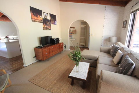 32 Owarra Street - ACT Tourism 3