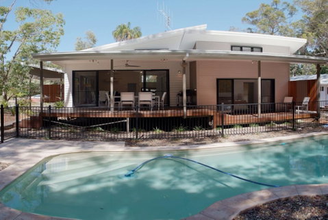 33 Esprit Drive - Rainbow Shores, Style, Comfort And Relaxation, Pets Welcome, Pool - ACT Tourism 0