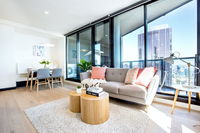33 Cotton Cloud LVL482BR2BTH Apt Mel Cen freetram
