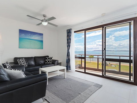 4 'Collendina', 19 Kurrawa Close - Fantastic Water Views And Sea Breezes - ACT Tourism 1