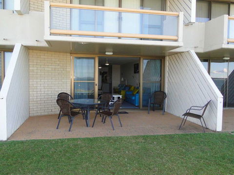 4 'Harbourside' 3-7 Soldiers Point Road - Ground Floor On The Waterfront - ACT Tourism 3