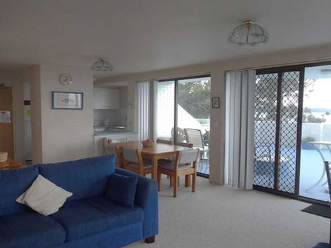 4 'The Point' 5-7 Mitchell Street- Stunnning Water Views With Air Conditioning - ACT Tourism 2