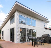 4 king or 8 single beds WiFi Netflix pet friendly