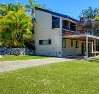 40 Rumbalara Avenue - Rainbow Beach Entertain on the spacious verandah overlooking beautiful Rainbow Beach - ACT Tourism