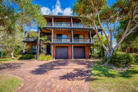 41 Carlo Circle - Rainbow Beach, Huge Beach House With Room For Everyone - ACT Tourism 0