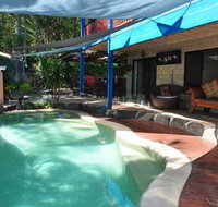 43 Double Island Drive - Two level holiday home with swimming pool. Located close to beach and CBD - ACT Tourism