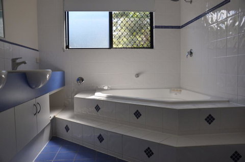 44 Cypress Avenue - Holiday Home In A Quiet Location, Close To Patrolled Beach And CBD - ACT Tourism 2