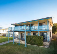 45 Hillside Cres Beach House - ACT Tourism