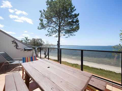5 'Casuarina's ' 33 Soldiers Point Road - Superb Waterfront Unit - ACT Tourism 1