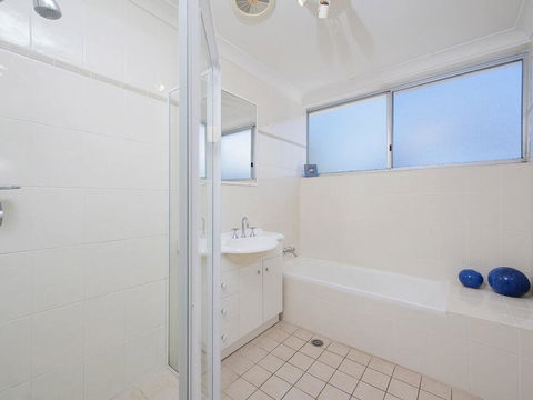 5 'Casuarina's ' 33 Soldiers Point Road - Superb Waterfront Unit - ACT Tourism 2
